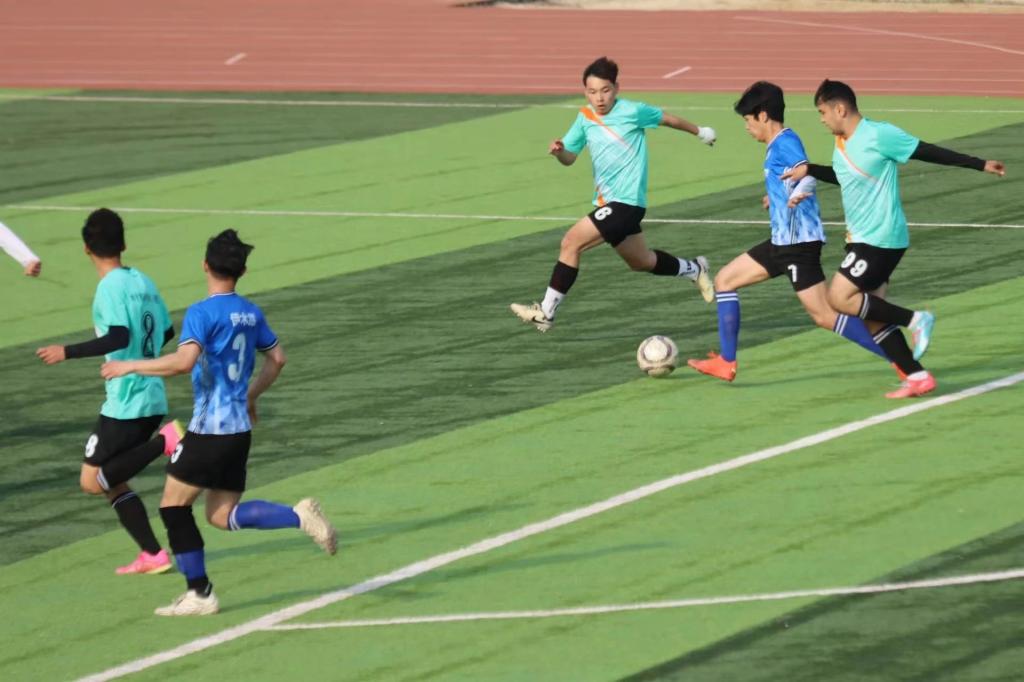 青少年足球联赛决赛结果揭晓，气势如虹的简单介绍