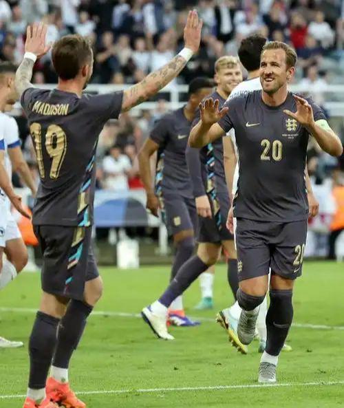 关于英格兰力克波黑，收获不败战绩，战绩斐然的信息