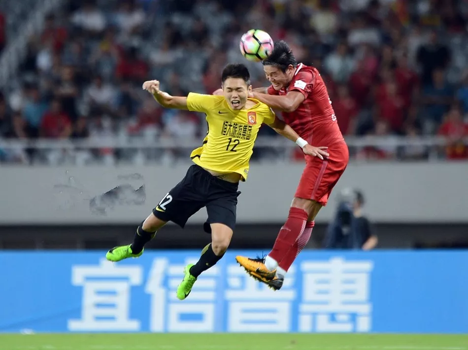 恒大主场告捷积分榜前三争夺激烈，气势如虹