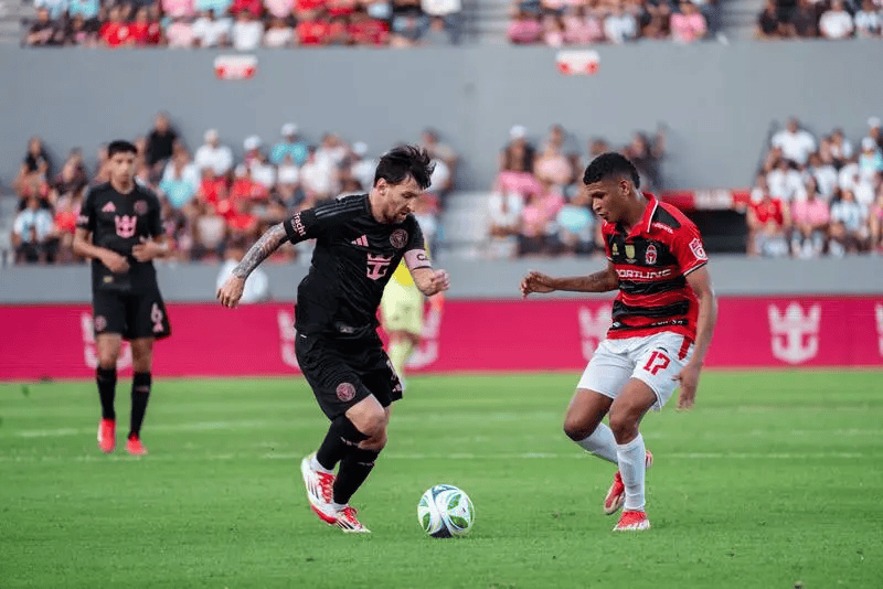 慕尼黑主场输球感到失望，需整改战术，全场震撼