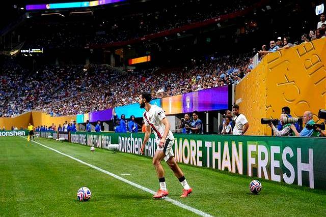 包含曼城客场干净利落，实现横扫，表现亮眼的词条