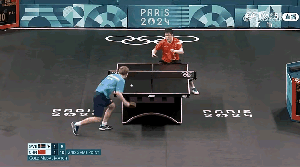 进球瞬间球员们高超的技术吸引了观众围观！，稳步上升