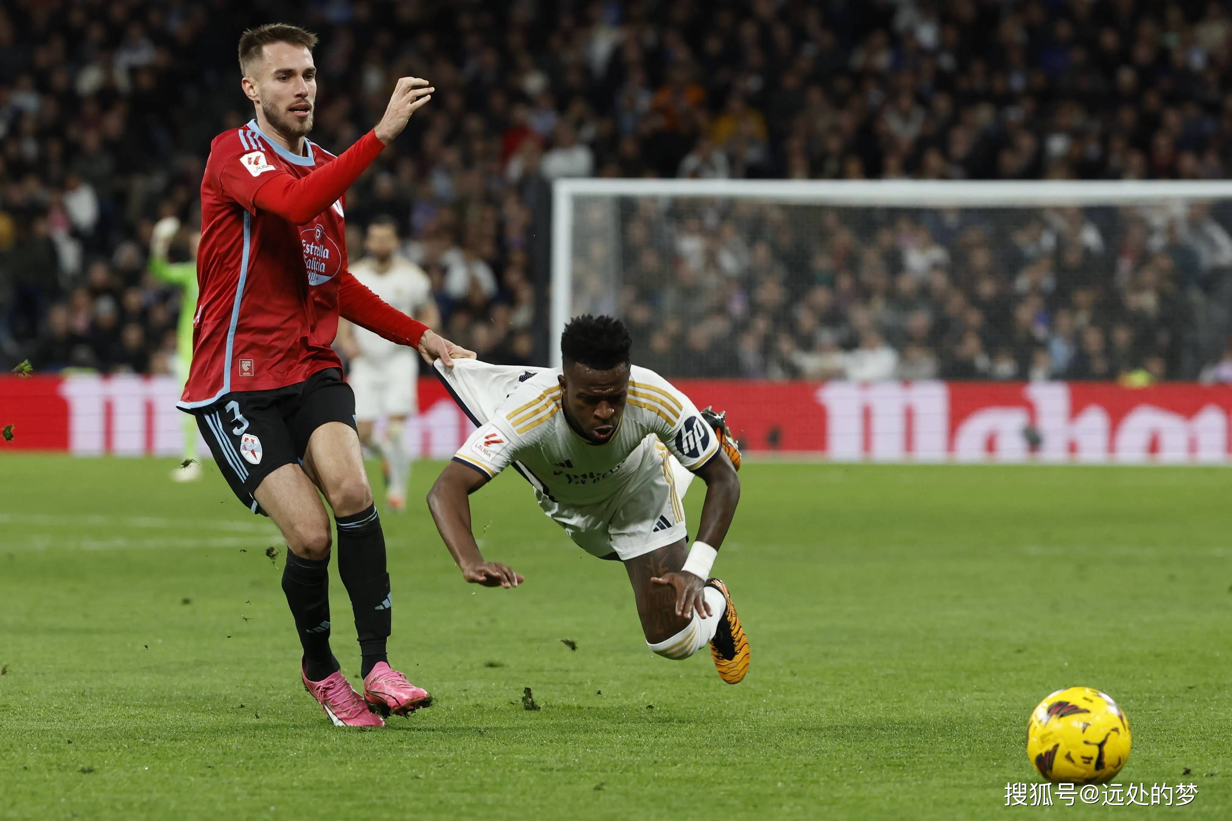 关于塞尔塔主场大胜瓦伦西亚，保级形势乐观，掌声雷动的信息