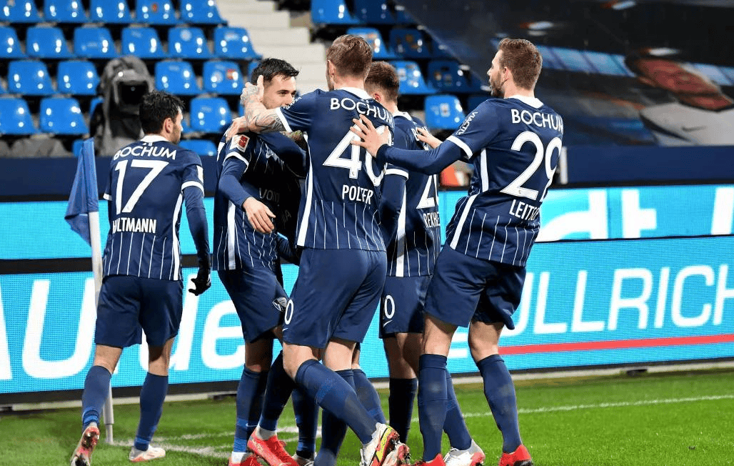 汉堡主场不敌云达不莱梅,保级形势堪忧,气势如虹 汉堡主场不敌云达不莱梅,保级形势堪忧,气势如虹