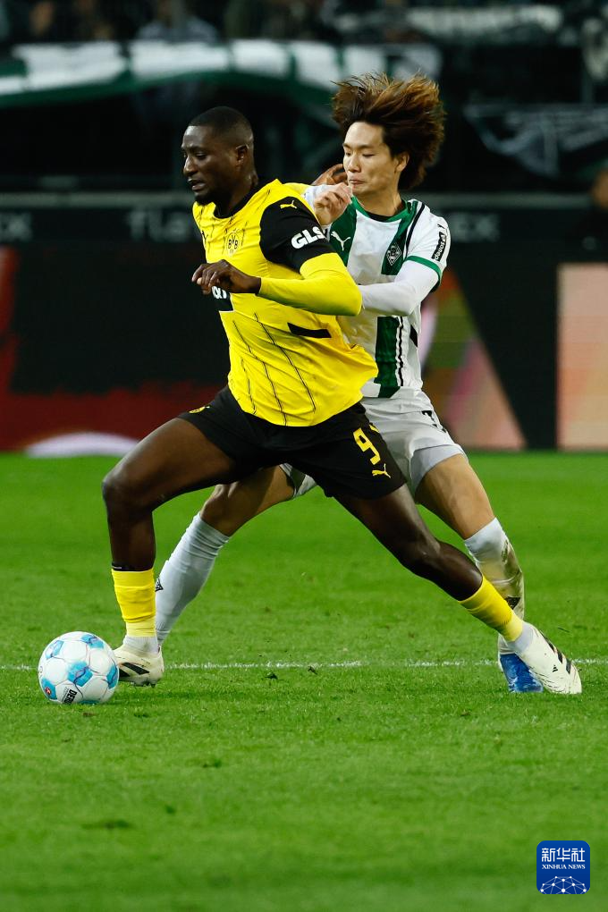 包含门兴格拉德巴赫战平斯图加特，形势比分打成平局，士气大振的词条