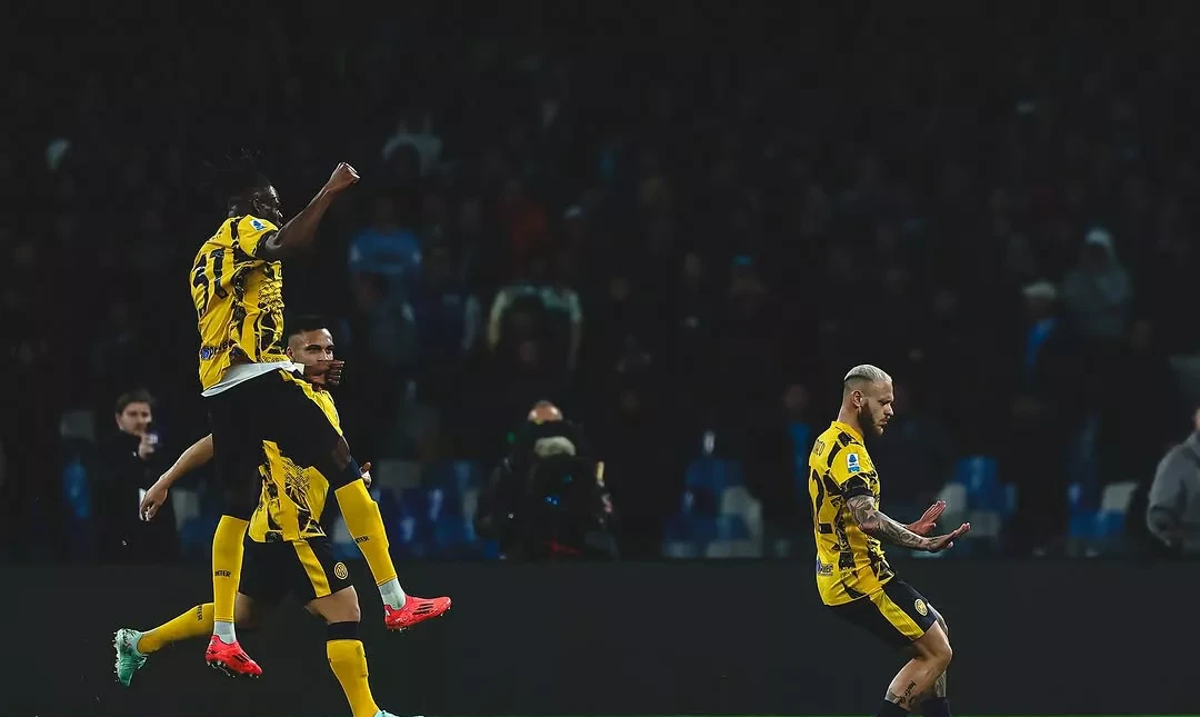 关于AC米兰主场逆转击败那不勒斯，继续保持不败，势不可挡的信息