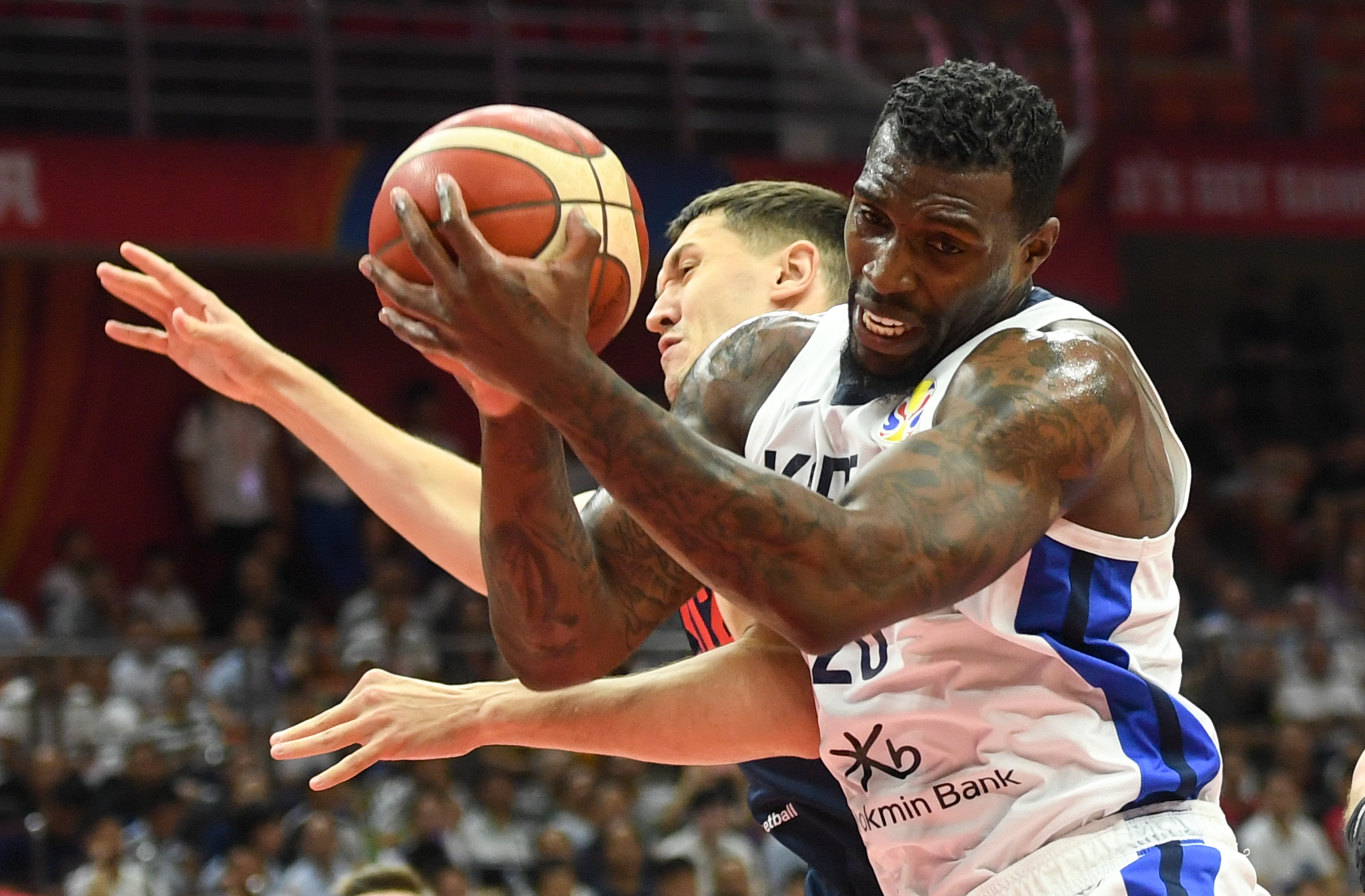 包含俄罗斯篮球联赛激烈比赛，莫斯科中心取胜，士气大振的词条