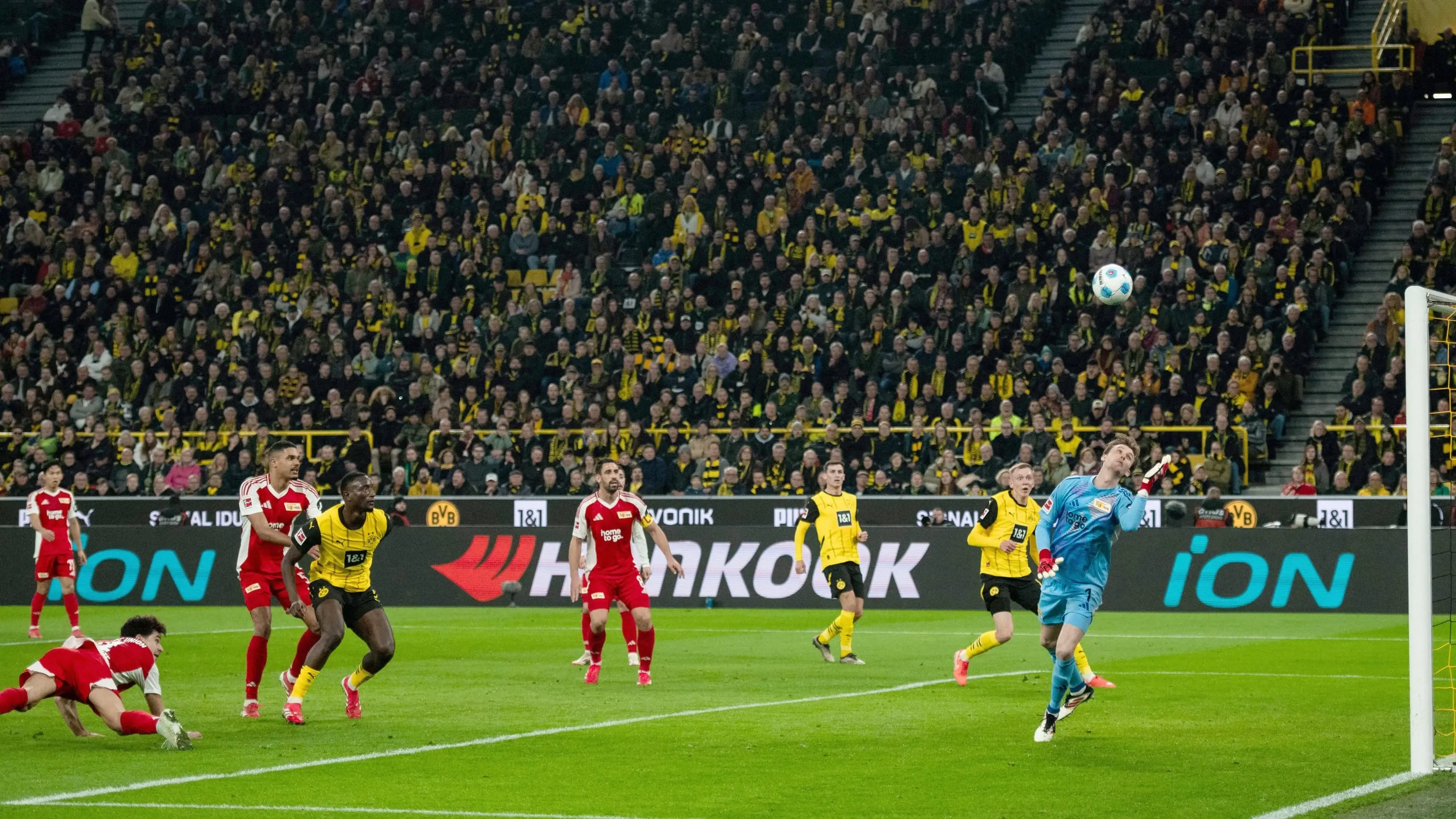 包含俄罗斯篮球联赛激烈比赛，莫斯科中心取胜，士气大振的词条