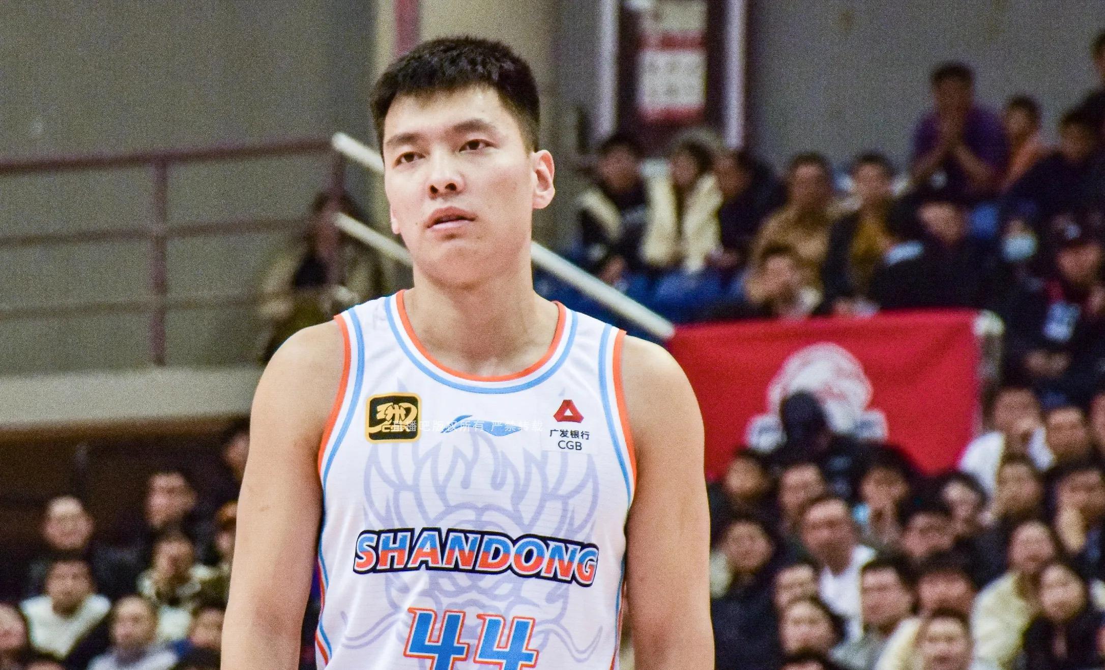 广东男篮再度克服广西球队，雄踞榜首，士气大振