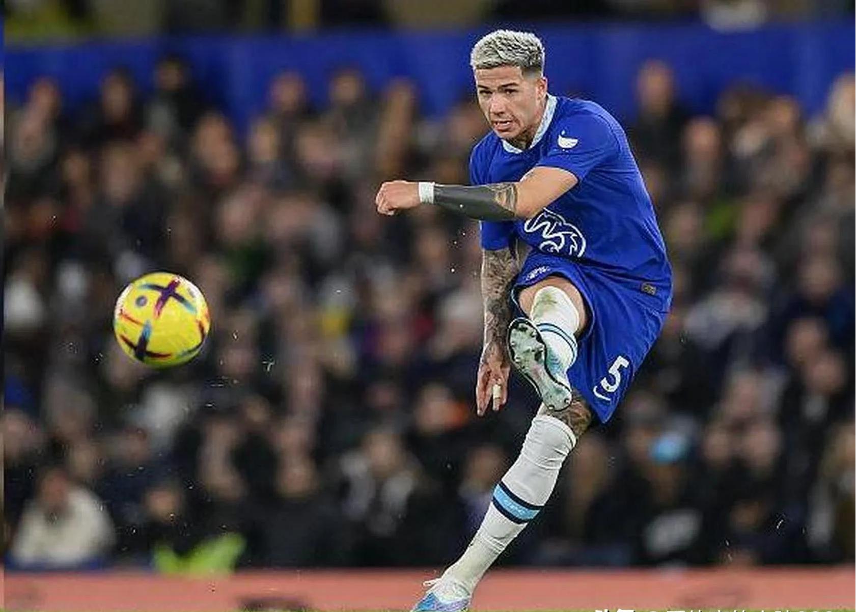 切尔西队在西甲联赛中遭遇劲敌，士气大振