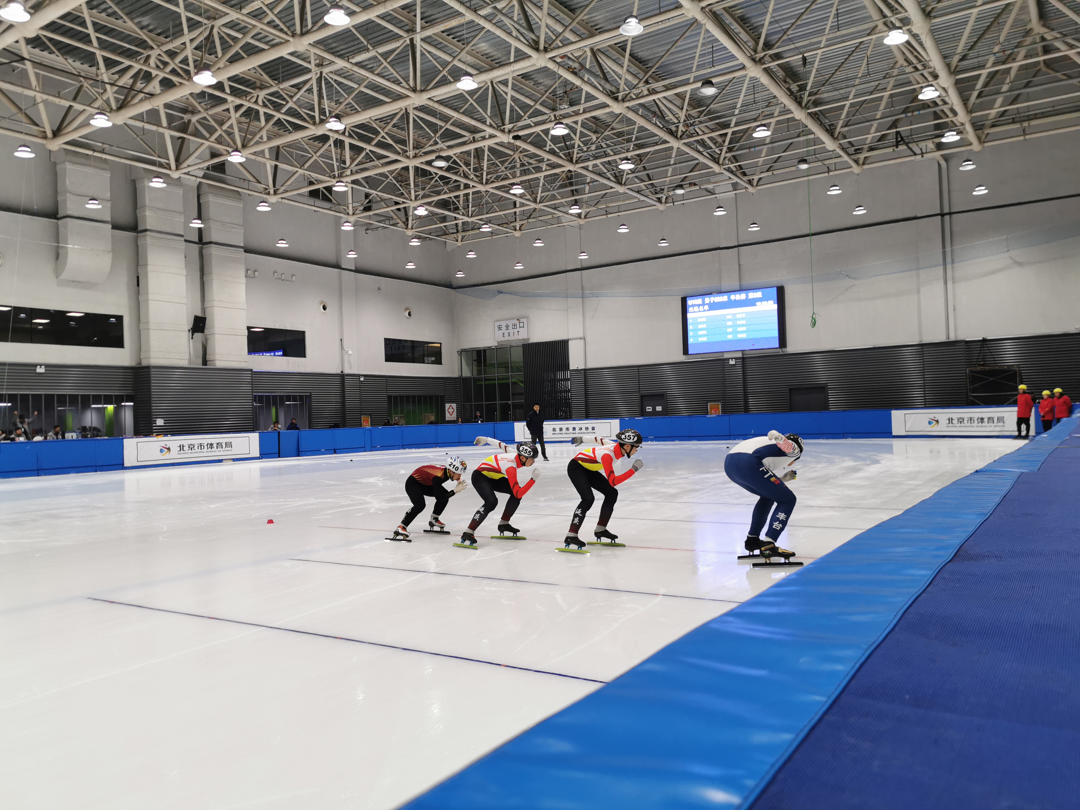 芬兰速滑选手刷新个人纪录，创造佳绩，战绩斐然