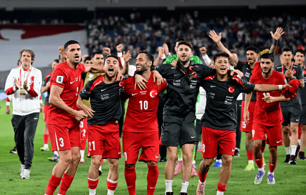 包含法国客场战胜土耳其，表现出色，表现亮眼的词条