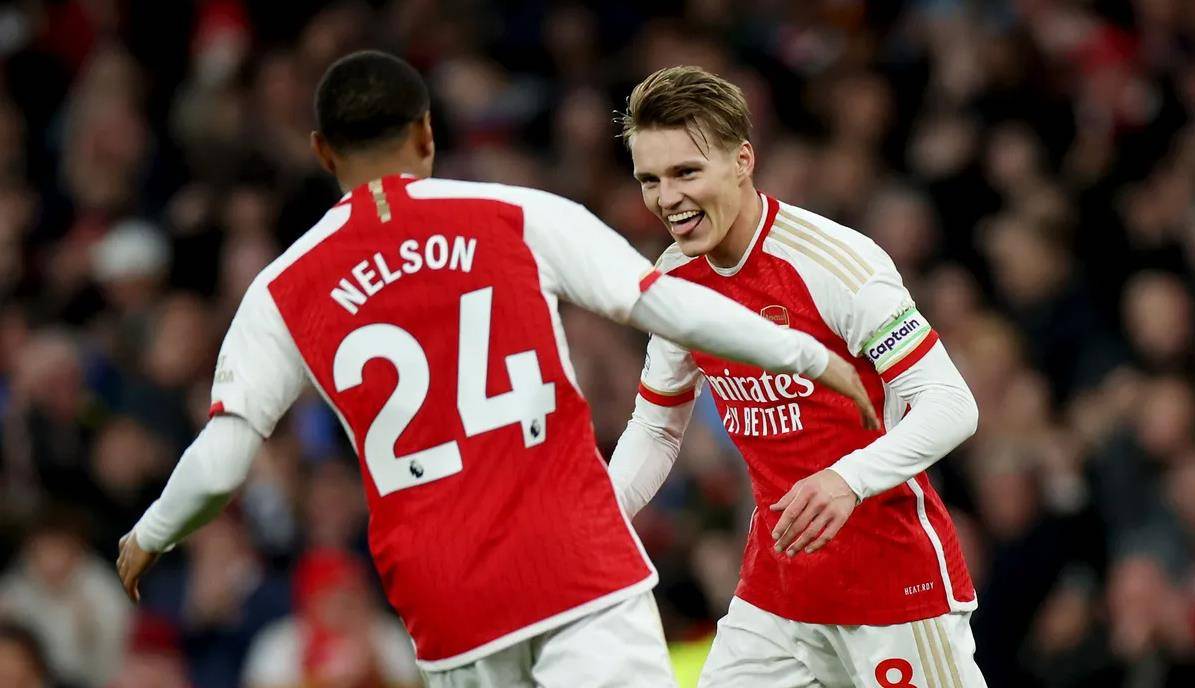 包含曼城大胜拜仁，成功晋级欧冠四强，引发热议的词条