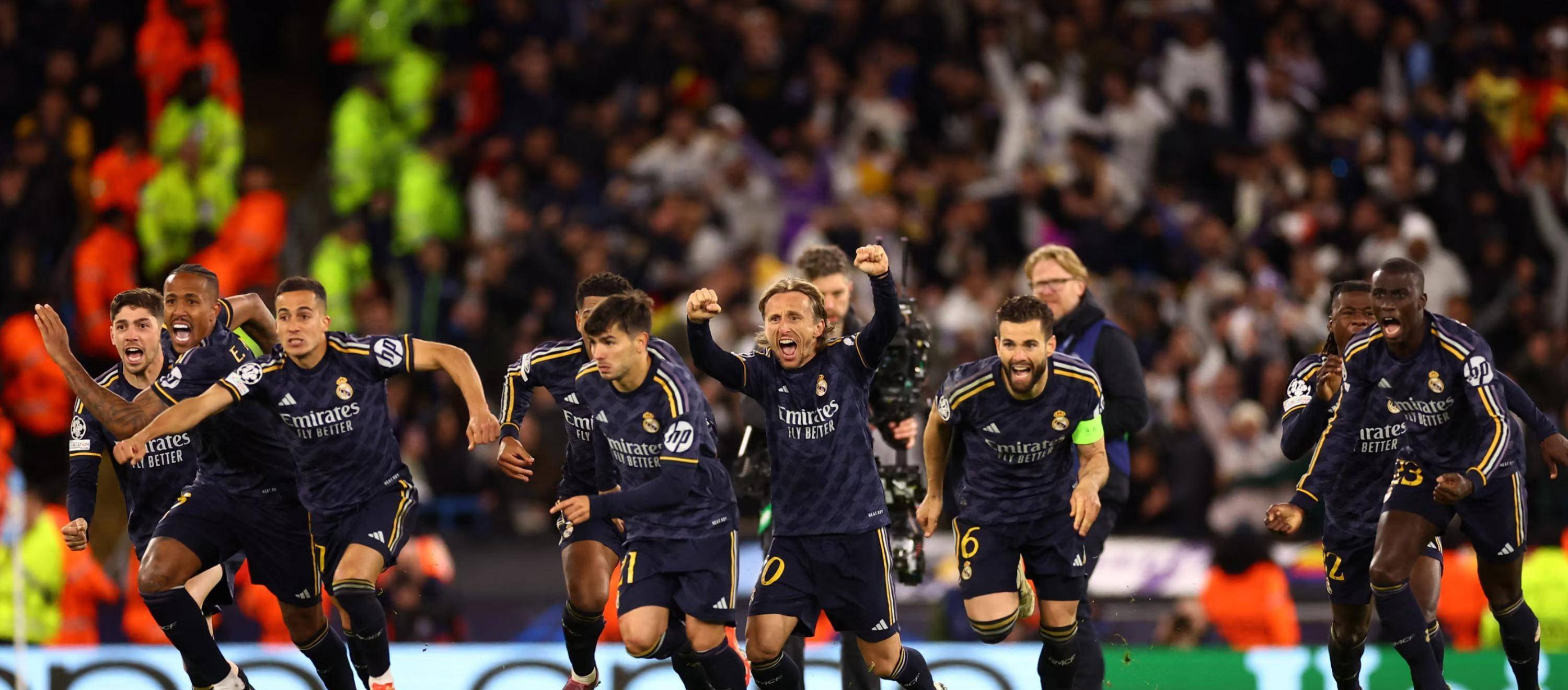 包含曼城大胜拜仁，成功晋级欧冠四强，引发热议的词条