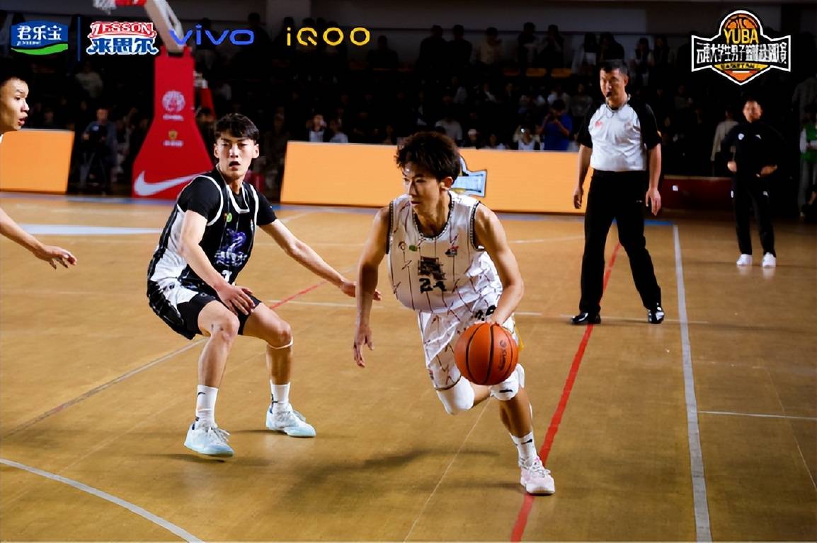 包含一场激烈的篮球对决引发了球迷的热议，势不可挡的词条