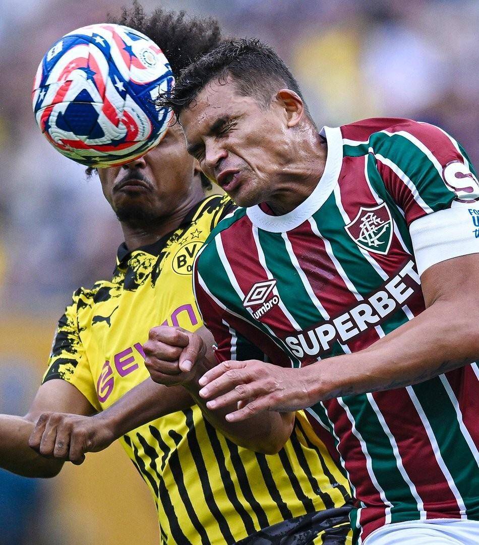 瓦拉多利德队的守门员发挥关键作用,全场震撼 瓦拉多利德队的守门员发挥关键作用,全场震撼