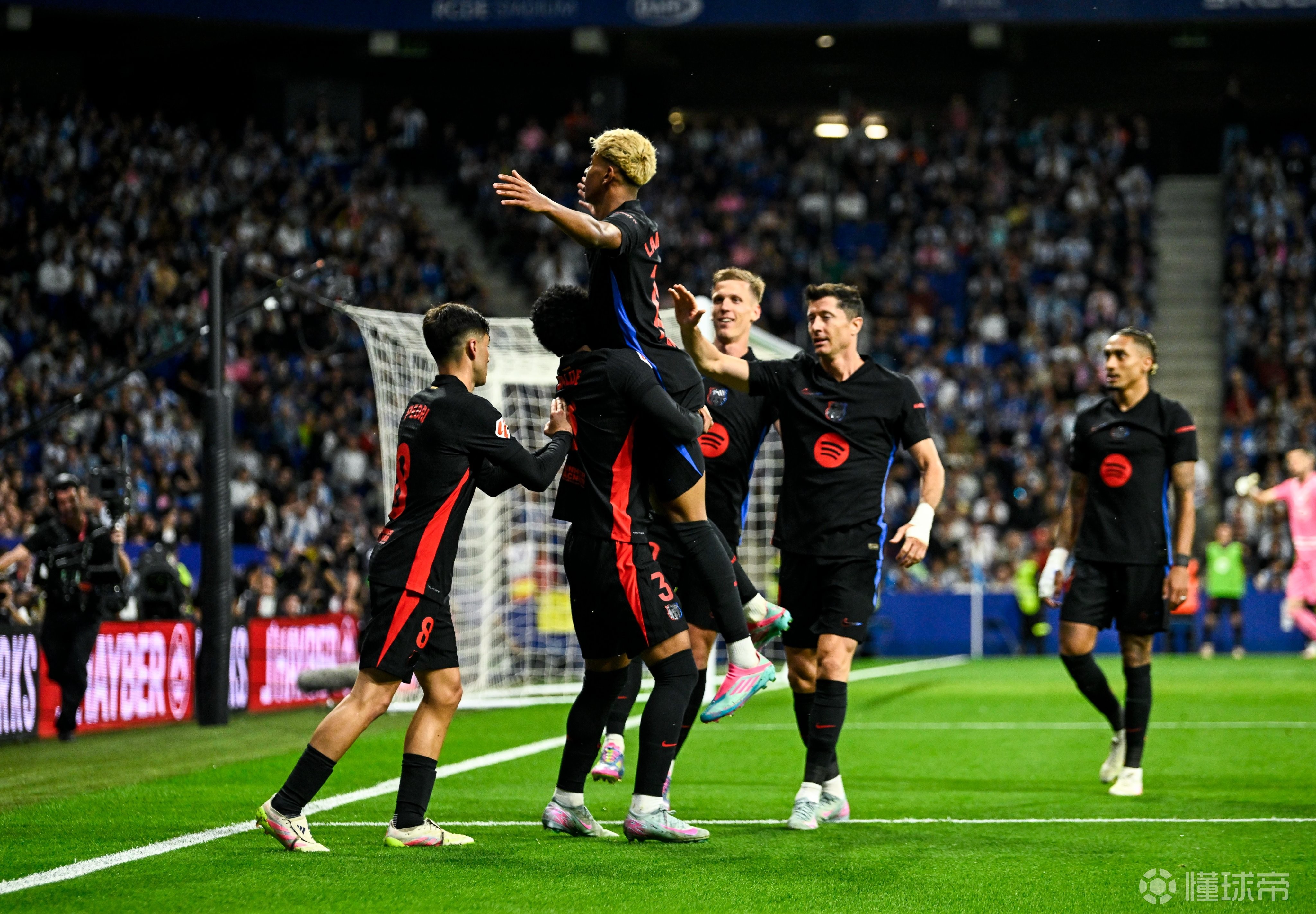 西甲冠军马德里竞技在欧洲联赛中搅动风云,稳步上升 西甲冠军马德里竞技在欧洲联赛中搅动风云,稳步上升