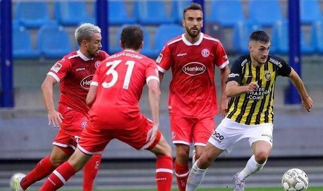 柏林赫塔连胜被终结，主场失利令球队气势受挫，战绩斐然