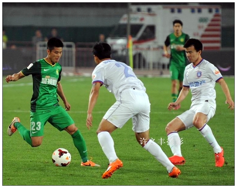 舜天德比，江苏舜天对阵南京航空，气势如虹