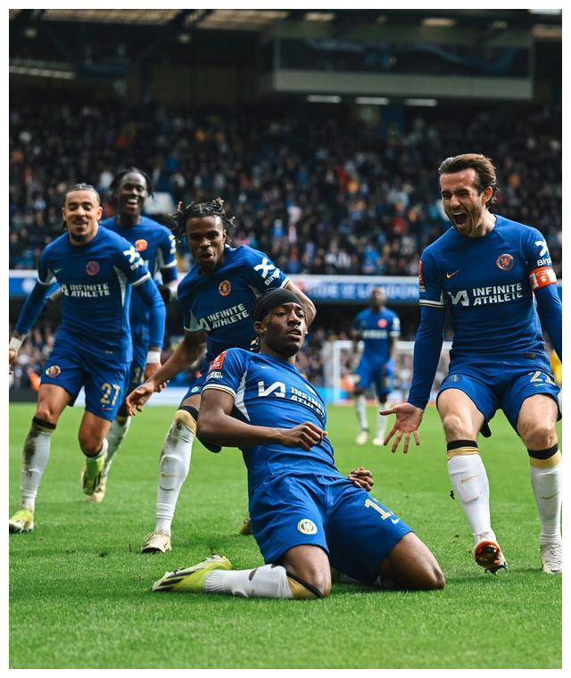 切尔西主场大胜，赢得赛季关键胜利，稳步上升的简单介绍