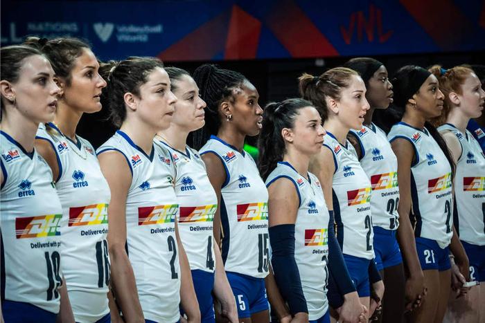 意大利联赛精彩绝伦，观众眼睛为之一亮，振奋人心