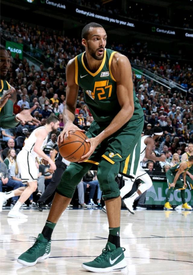 江苏队轻取篮网，戈贝尔带队取胜