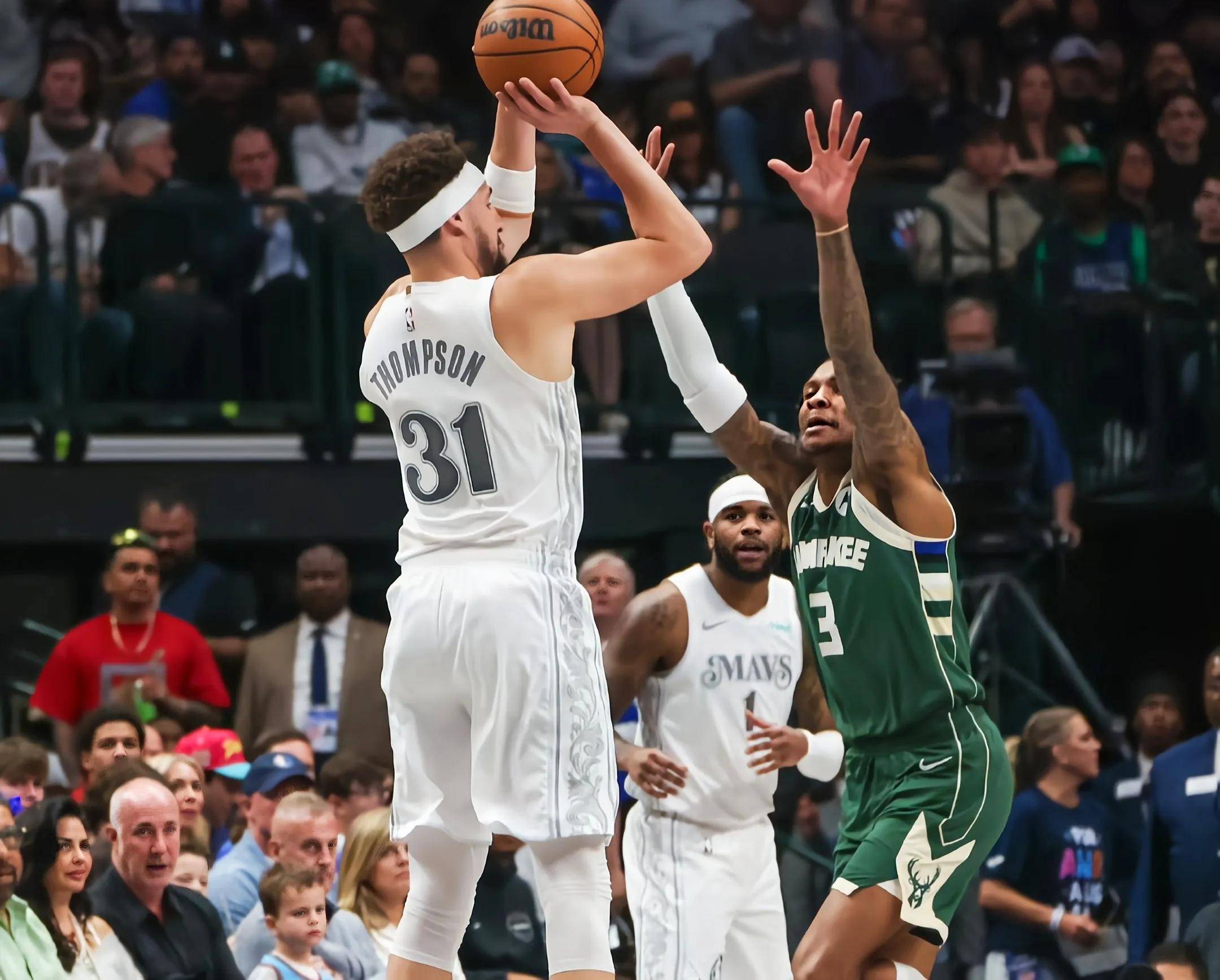 湖人翻盘独行侠,伦纳德惊艳四座 湖人翻盘独行侠,伦纳德惊艳四座