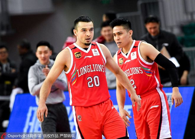 青岛队轻取广州队,霍勒迪惊艳四座的简单介绍 青岛队轻取广州队,霍勒迪惊艳四座的简单介绍