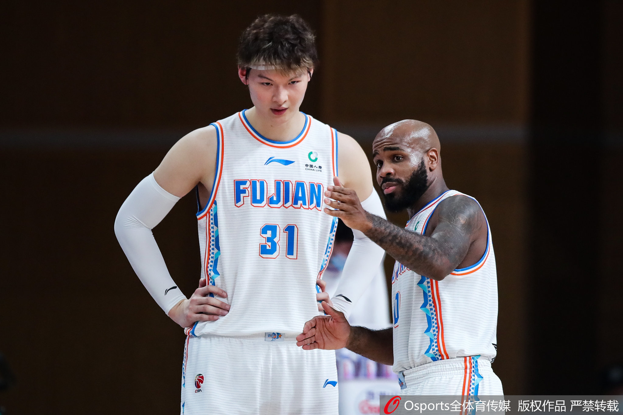 印度队力克中国队,黄鸭组合点燃赛场 印度队力克中国队,黄鸭组合点燃赛场