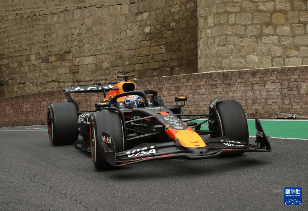 梅赛德斯绝杀红牛车队,拉塞尔扛起全队 梅赛德斯绝杀红牛车队,拉塞尔扛起全队